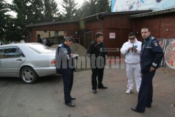 Protest: Restaurantul „La Fitze”, blocat cu o mașină de balast răsturnată la ușă