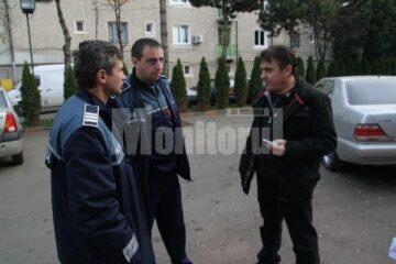 Protest: Restaurantul „La Fitze”, blocat cu o mașină de balast răsturnată la ușă