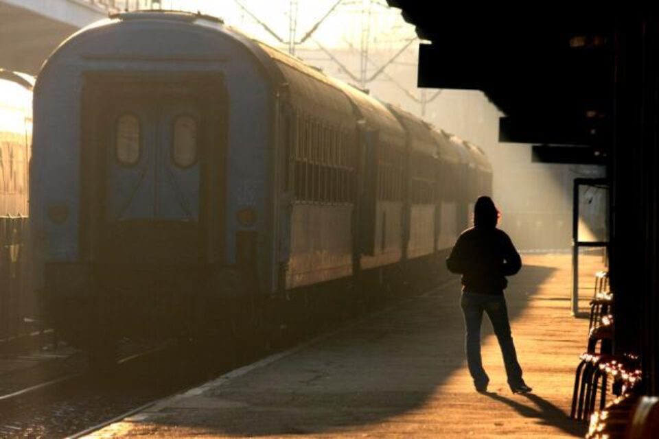 Ministrul Transporturilor va semna astăzi ordinele pentru autorizarea și verificarea periodică a personalului din calea ferată. Foto: MEDIAFAX