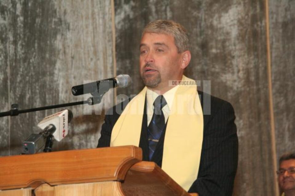 Dorel Guliciuc: „Am decis să candidez pentru un mandat de deputat pentru că îmi doresc o altă clasă politică, un Parlament cu o altă imagine” Dorel Guliciuc: „Am decis să candidez pentru un mandat de deputat pentru că îmi doresc o altă clasă politică, un Parlament cu o altă imagine”