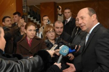 Președintele Băsescu vizează măsuri de protejare a economiei interne și de limitare a efectelor crizei. Foto: Sorin LUPȘA