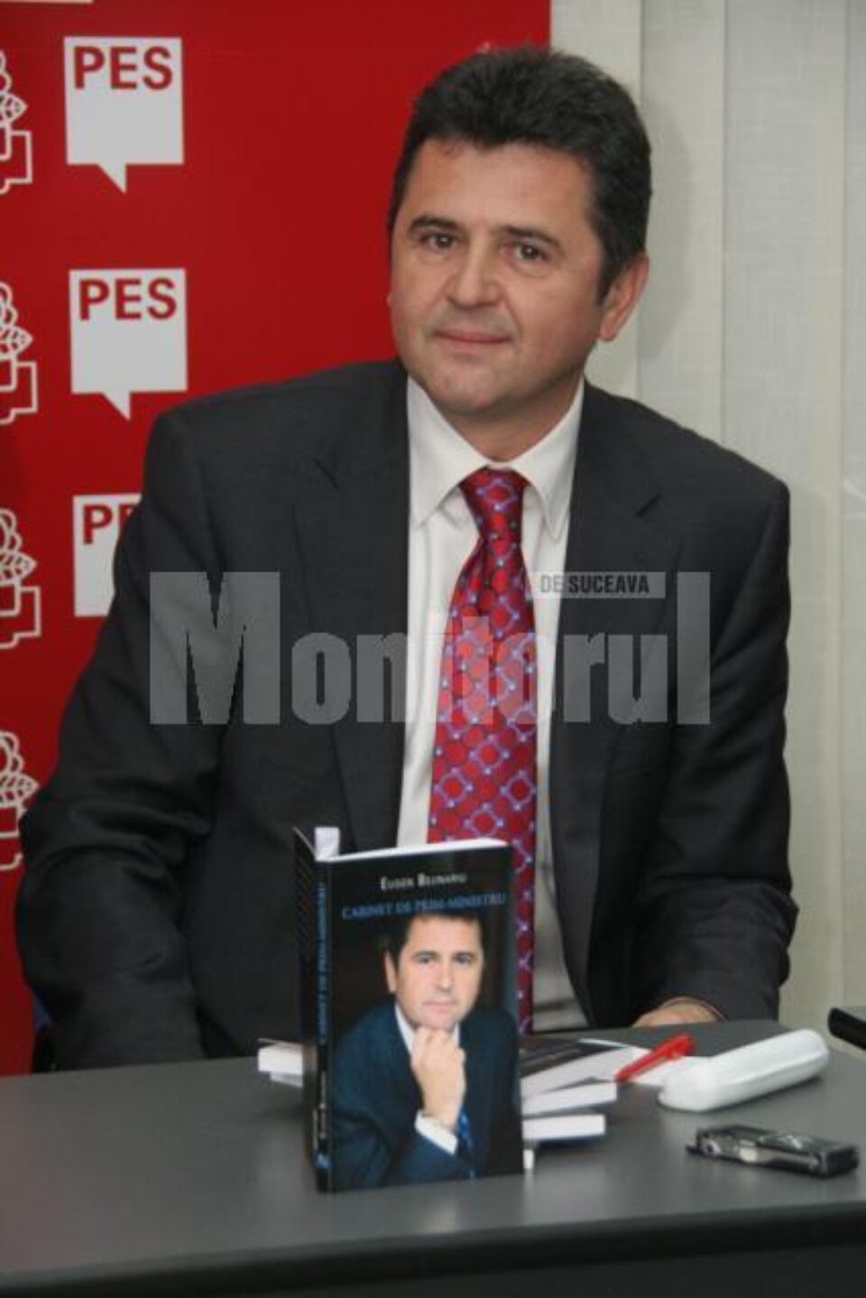 Deputatul PSD de Suceava Eugen Bejinariu și-a lansat, ieri, la Suceava, volumul de debut „Cabinet de prim-ministru”