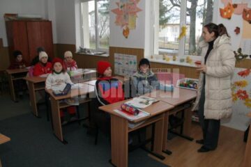 Frig: Ore în congelator