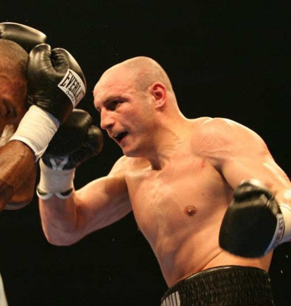 Diaconu va boxa acasă cu titlul pe masă