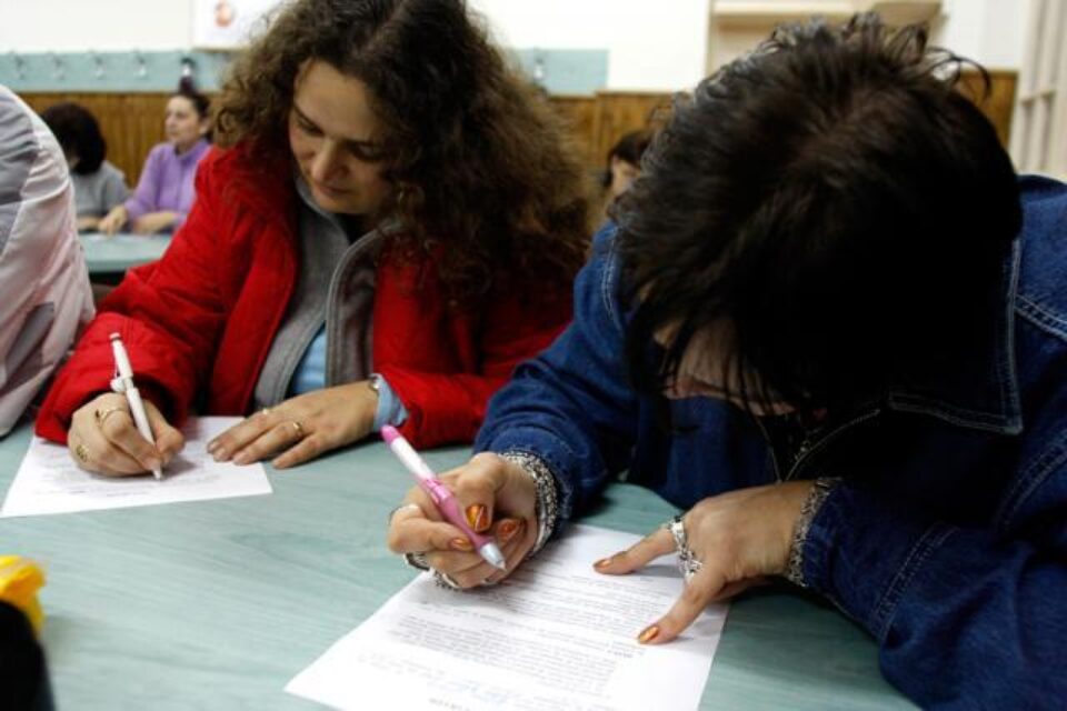 Majoritatea părinților refuză administrarea vaccinului. Foto: MEDIAFAX