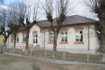 Lipsa căldurii la școala Știrbăț, motiv de dispută între prefect și șeful IȘJ