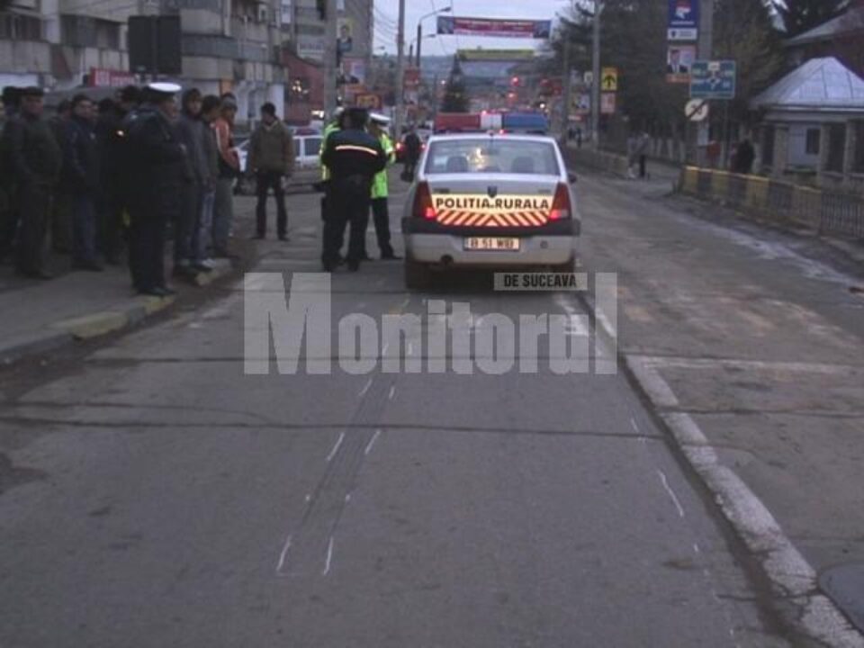 Mașina de poliție, implicată în accident