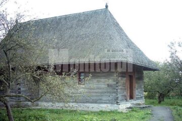 Biserica de lemn „Sfântul Nicolae” din satul Bănești