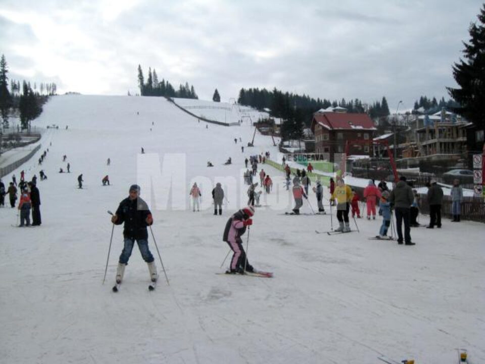 Ninsorile căzute în ultima perioadă au făcut ca pârtiile de schi să devină practicabile Ninsorile căzute în ultima perioadă au făcut ca pârtiile de schi să devină practicabile