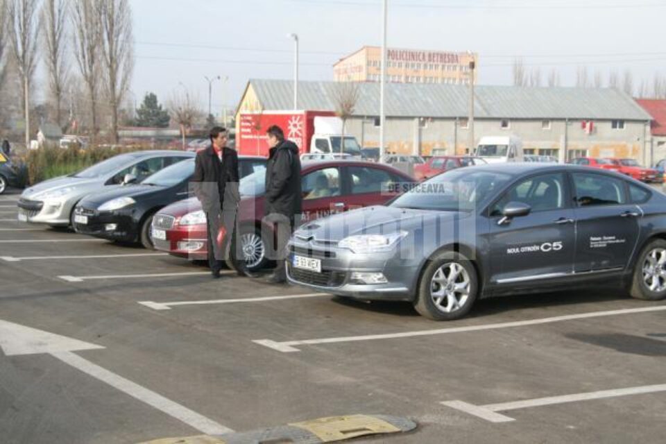 Eveniment: Raliu în parcarea Iulius Mall pentru ziariștii suceveni