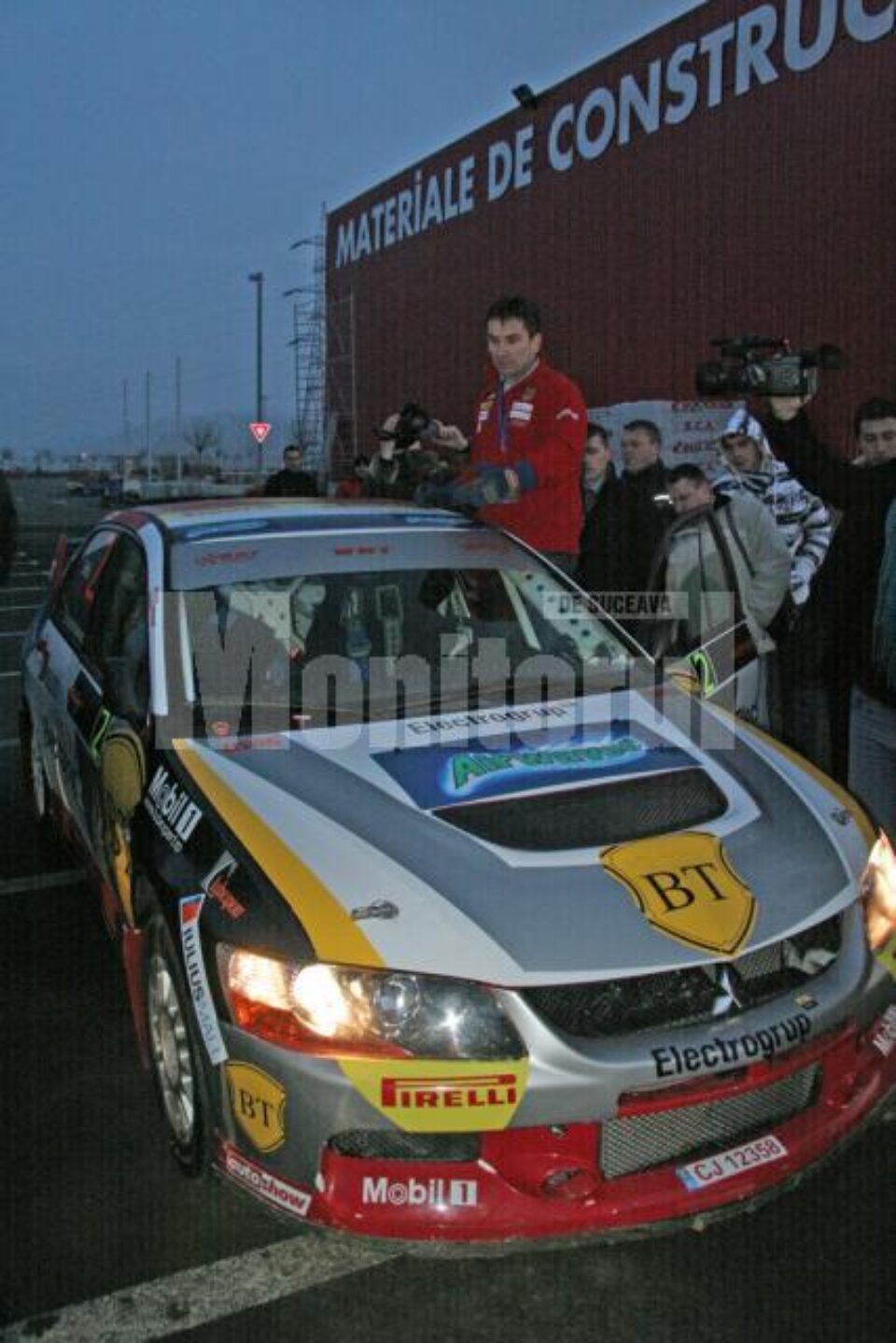 Campionul de raliu Bogdan Marișca a făcut câteva demonstrații de virtuozitate cu mașina de competiții
