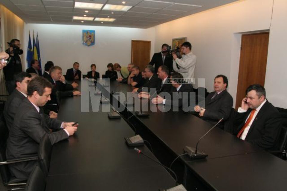 Armonie și înțelegere, la înmânarea certificatelor doveditoare de alegere în funcțiile de deputat și senator de Suceava Armonie și înțelegere, la înmânarea certificatelor doveditoare de alegere în funcțiile de deputat și senator de Suceava