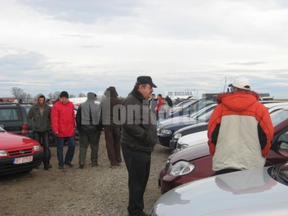 Târgul de mașini de la Cumpărătura: ofertă bogată, cumpărători puțini Târgul de mașini de la Cumpărătura: ofertă bogată, cumpărători puțini