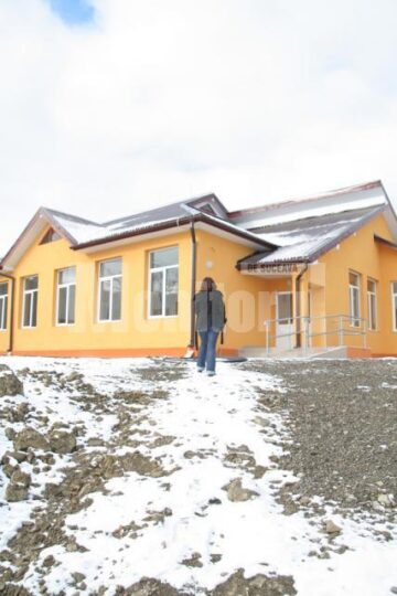 Greu de înțeles: O școală de sute de mii de euro stă închisă pentru că nu are fochist