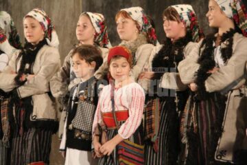 Spectacol: „Vis de iarnă” cu elevi de la Școala Generală Nr. 1 Suceava