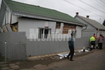 Explozia a afectat grav structura de rezistență a casei