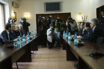 Liderii PD-L si PNL au discutat la sediul liberalilor, în încercarea de a contura o majoritate parlamentara, necesara formarii noului Guvern Foto: MEDIAFAX