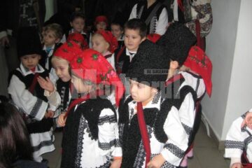 Micuții colindători de la Grădinița „Sf. Ioan”