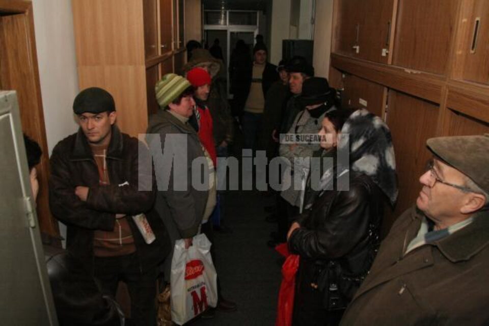 Proprietari de mașini second, pe holurile de la Finanțe