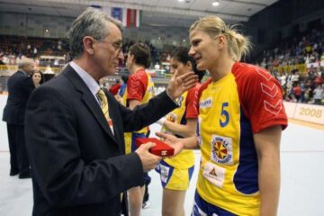 Cristian Gațu: "Până la urmă s-a terminat totul cu bine, au fost emoții pe final, dar fetele au demonstrat caracter, învingând în meciul pentru locul cinci". Foto: Arhiva MEDIAFAX