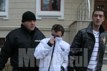 Pătrașcu și Manaj s-au reîntors în țară și au făcut prima oprire în arestul poliției