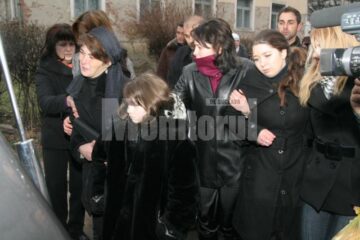 Înmormântare: Diana Maloș, condusă la groapă de iubitul îmbrăcat în mire