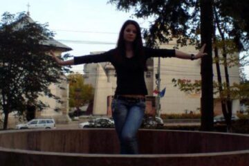 Conform psihologilor, sinuciderea Dianei Maloș poate fi pusă și pe seama vârstei sale critice