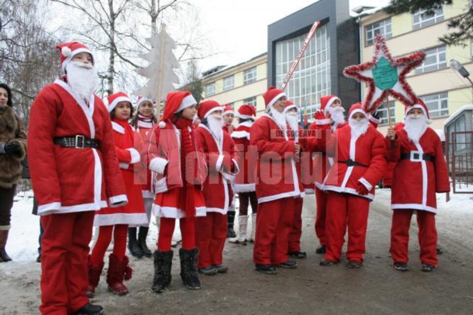 Sute de Moși Crăciun vor defila pe străzile Sucevei