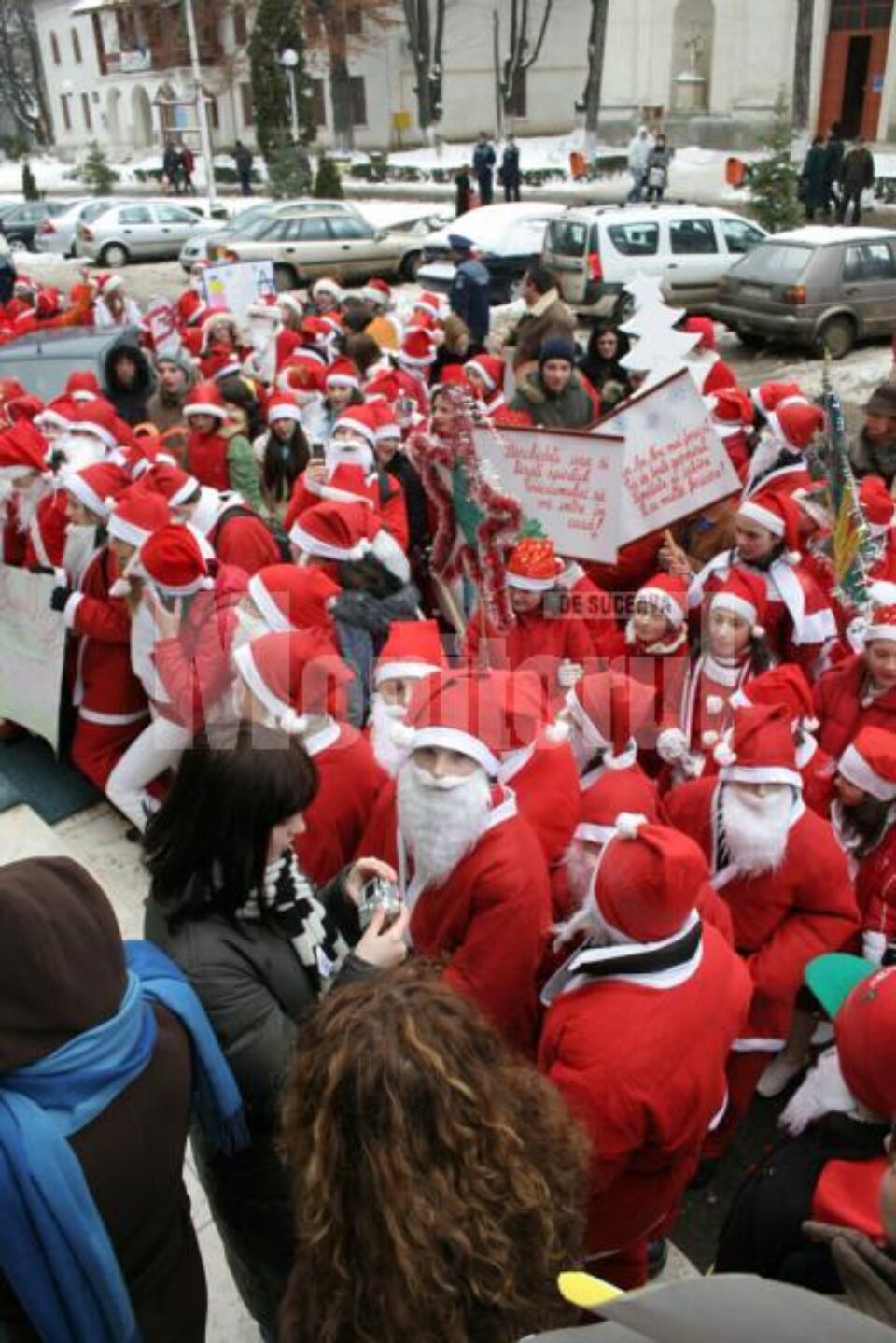Municipiului Suceava va fi „invadat” de sute de Moși Crăciun și Crăciunițe