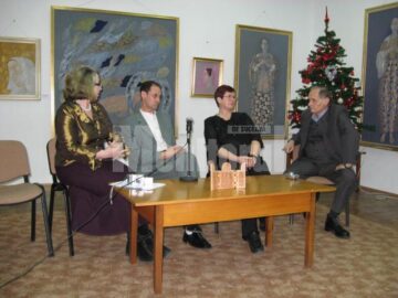 Moment de la vernisajul expoziției de la Biblioteca Bucovinei „I.G. Sbiera”