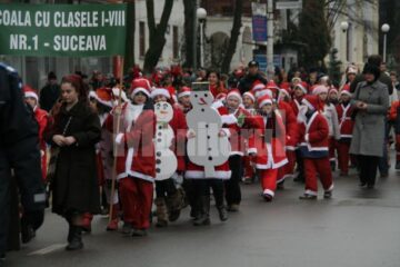 Suceava, invadată de Moși Crăciun și Crăciunițe