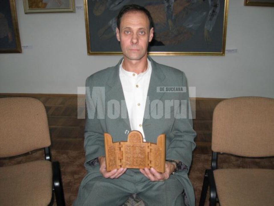 Nicolaie Gheorghian cu un triptic miniatural