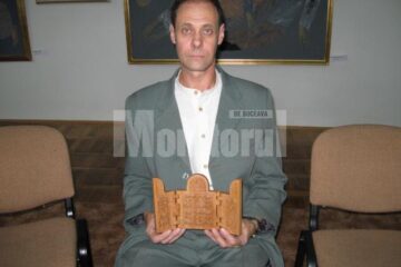 Nicolaie Gheorghian cu un triptic miniatural