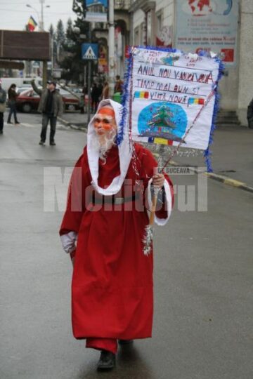 Sărbătoare: Suceava, invadată de Moși Crăciun și Crăciunițe