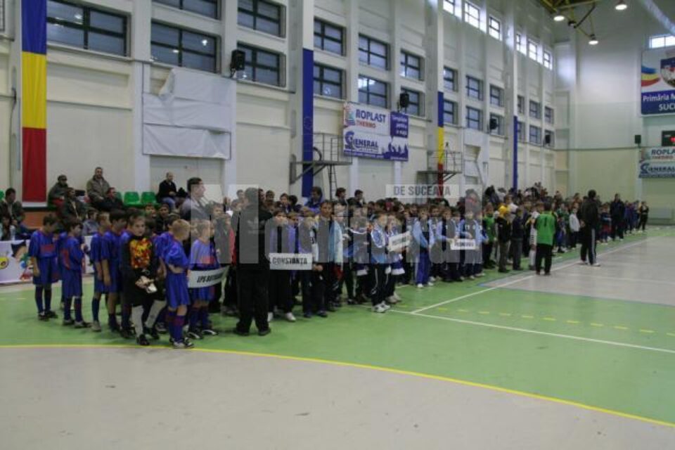 Sute de copii au fost prezenți la deschiderea celei de-a doua ediții a Cupei Moș Crăciun Sute de copii au fost prezenți la deschiderea celei de-a doua ediții a Cupei Moș Crăciun