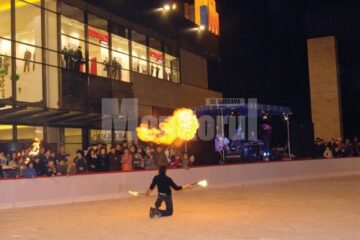 Distracție: Foc și gheață, la inaugurarea celui mai modern patinoar din Suceava