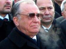 Ion Iliescu, primit cu ostilitate și lovit cu monede la comemorarea eroilor Revoluției (Imagine din arhiva Mediafax Foto)