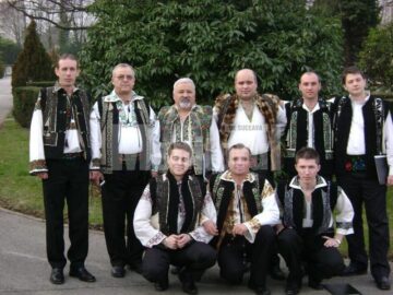 O parte din Corul Arhiepiscopiei Sucevei si Radautilor