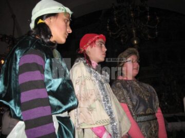 La colindat: Seară magică în Biserica „Pogorârea Sfântului Duh”, din Bogdănești