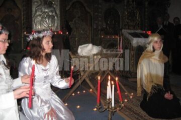 Colindele, ascultate mai ales în Ajunul Crăciunului
