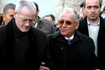Fostul președinte Ion Iliescu a fost primit cu ostilitate la comemorarea eroilor Revoluției. Foto: MEDIAFAX