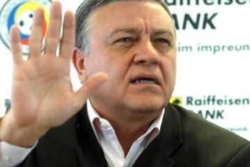 Mircea Sandu nu pare prea încântat să vorbească despre implicațiile dosarului „Valiza”