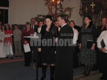 La colindat: Seară magică în Biserica „Pogorârea Sfântului Duh”, din Bogdănești