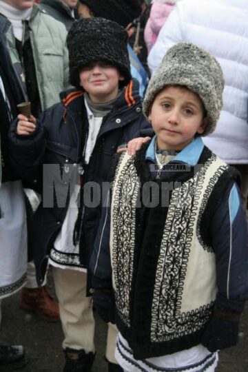 Datini și obiceiuri: Tradițiile din Bucovina au adunat mii de suceveni în centrul orașului