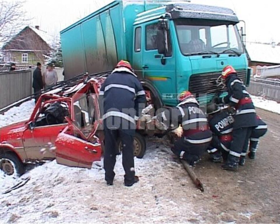 În urma impactului, partea din spate a Daciei a fost distrusă în totalitate