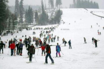 La Vatra Dornei, mulți turiști și-au petrecut timpul liber pe pârtiile de schi sau sanie