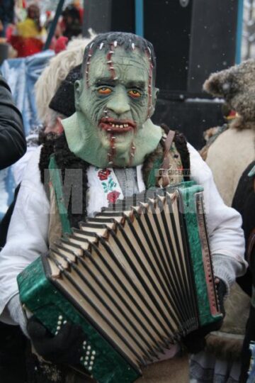 Datini și obiceiuri: Tradițiile din Bucovina au adunat mii de suceveni în centrul orașului