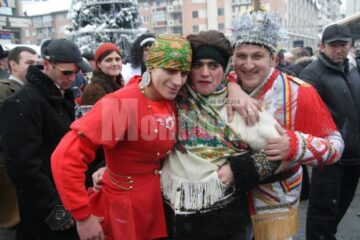 Datini și obiceiuri: Tradițiile din Bucovina au adunat mii de suceveni în centrul orașului