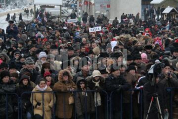 Datini și obiceiuri: Tradițiile din Bucovina au adunat mii de suceveni în centrul orașului