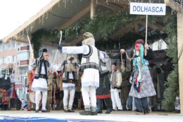 Datini și obiceiuri: Tradițiile din Bucovina au adunat mii de suceveni în centrul orașului